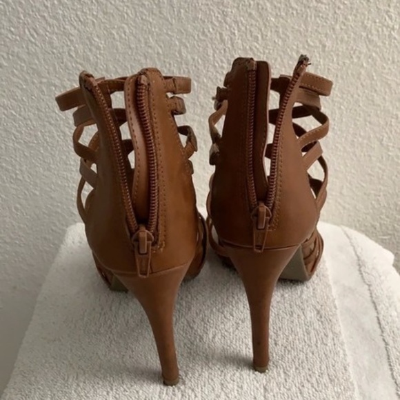 JLo pumps - Picture 5 of 5